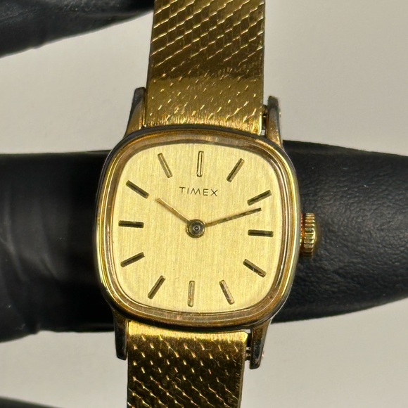 Timex 1983 Mechanical Textured Dial Gold-Tone Stainless Steel 22mm Dress Watch - Picture 3 of 12